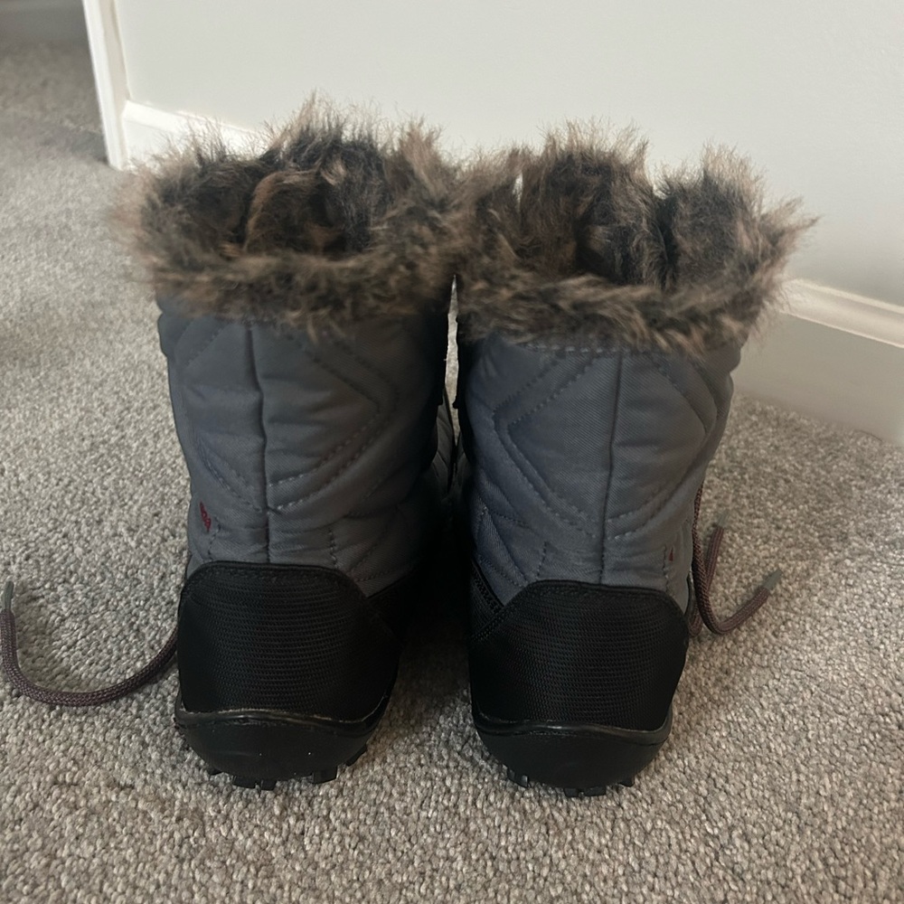 Columbia Women's Gray and Black Snow Boots!! - Picture 4 of 8